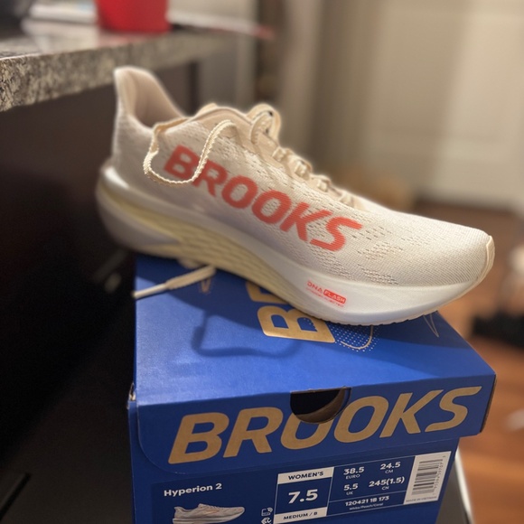 Women’s Brooks Hyperion 2 size 7.5 - Picture 2 of 4